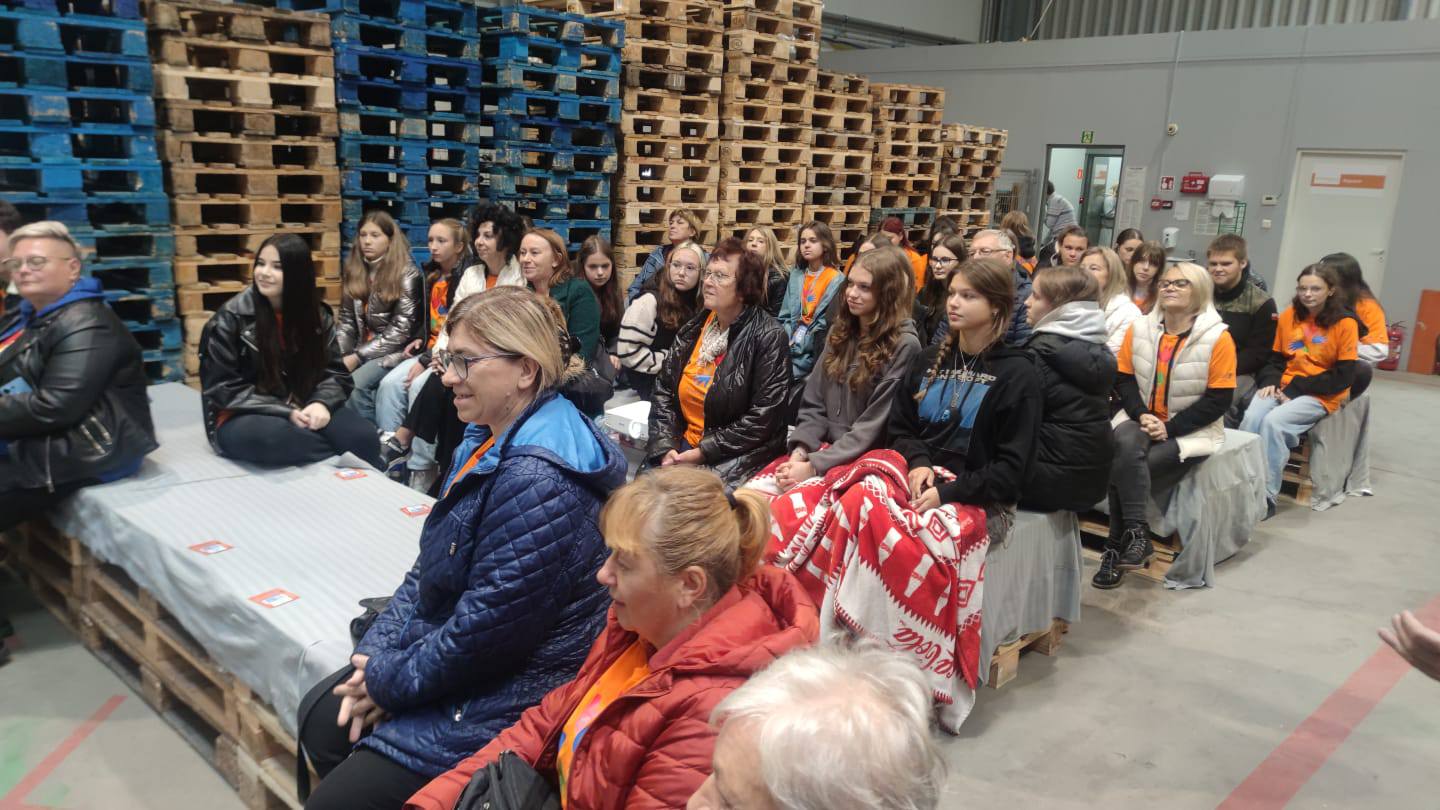 558933472 122141375390876027 1339341529797401636 n